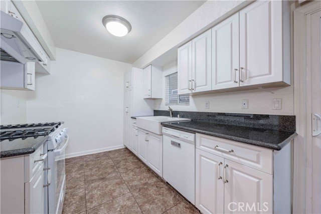 Detail Gallery Image 8 of 22 For 208 19th St #2,  Huntington Beach,  CA 92648 - 1 Beds | 1 Baths