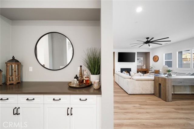 17042 Meteor Way, Riverside CA: https://media.crmls.org/medias/b9b8b91d-a281-4a0d-a2ff-dacf4185915a.jpg