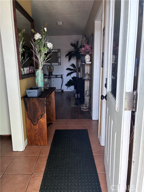 Detail Gallery Image 6 of 24 For 114 S Encina, Rialto,  CA 92376 - 4 Beds | 1 Baths