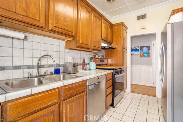 7744 Rhea Avenue, Reseda CA: https://media.crmls.org/medias/b9baec4f-be1d-4ee1-8fa8-33d2538e2577.jpg