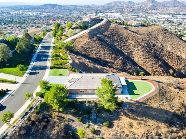 15446 Skyridge Drive, Riverside CA: https://media.crmls.org/medias/b9bbf7ba-3edc-4047-8cb7-de1bd5b81814.jpg