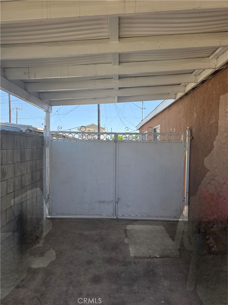 https://media.crmls.org/medias/b9bc401e-97bd-4605-ac1d-52a80afad473.jpg?preset=X-Large
