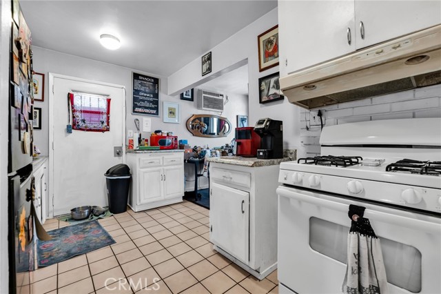 2660 Newell Street, County - Los Angeles CA: https://media.crmls.org/medias/b9bc68e9-668b-4a2c-9e22-154443395dd4.jpg
