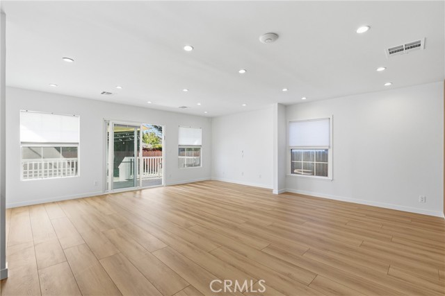 Detail Gallery Image 6 of 17 For 17546 Kittridge, Lake Balboa,  CA 91406 - 3 Beds | 2 Baths