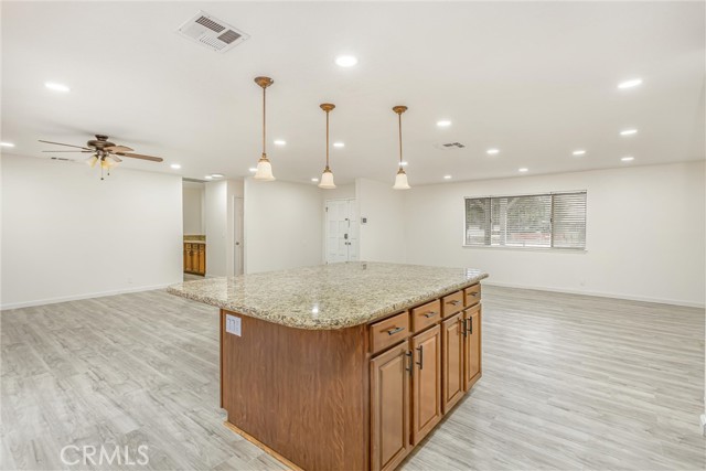 19891 Talihina Road, Apple Valley CA: https://media.crmls.org/medias/b9bcb94d-919f-4305-a254-b1b7efdcf34b.jpg