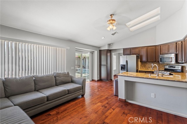 Detail Gallery Image 7 of 33 For 15161 Etienne St, Lake Elsinore,  CA 92530 - 3 Beds | 2 Baths
