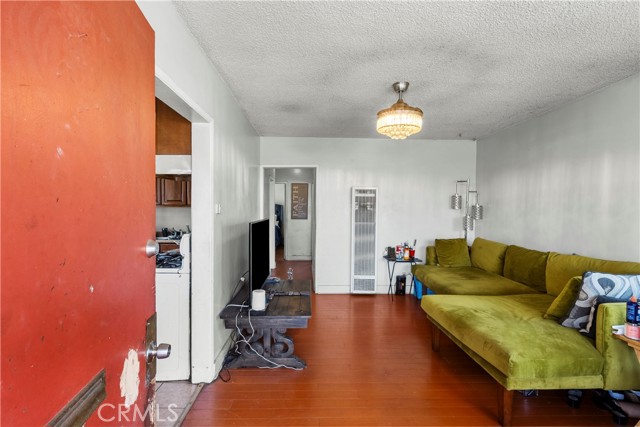 908 W 132nd Street, Compton CA: https://media.crmls.org/medias/b9bce256-67b6-4d6c-9895-8e893bb1c339.jpg