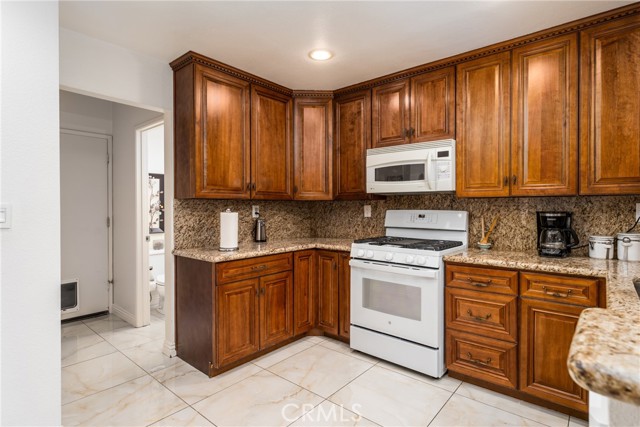 Detail Gallery Image 15 of 39 For 176 Calle Renata, San Dimas,  CA 91773 - 4 Beds | 2/1 Baths