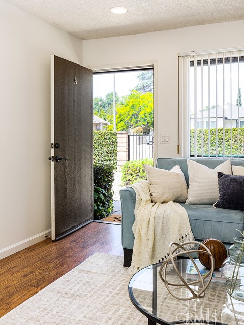 1626 S Mayflower Avenue, Monrovia CA: https://media.crmls.org/medias/b9be9a81-7404-4658-bed1-cb8a06ecfd66.jpg