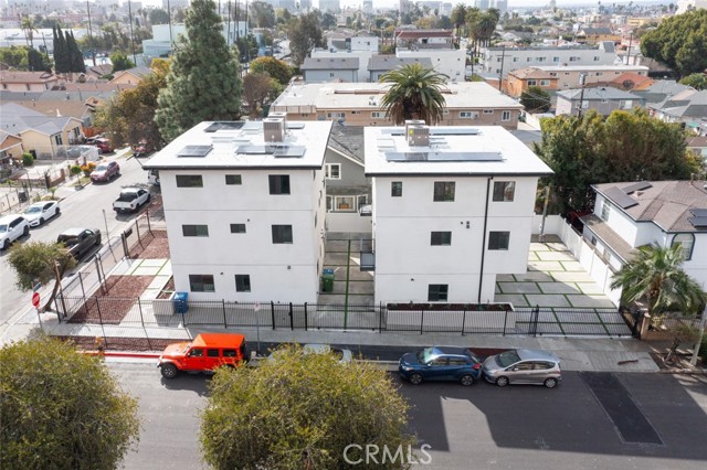 Detail Gallery Image 1 of 39 For 443 1/2 N Harvard Bld, Los Angeles,  CA 90004 - 4 Beds | 4 Baths