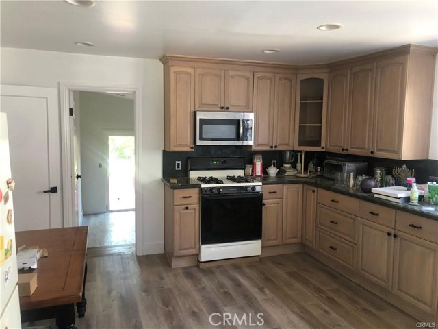 Detail Gallery Image 8 of 11 For 1951 Midvale, –,  CA 90025 - 3 Beds | 2 Baths