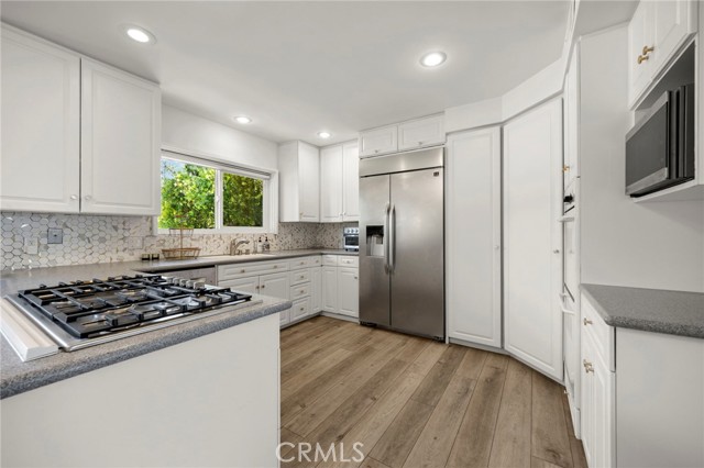 4135 Picasso Avenue, Woodland Hills CA: https://media.crmls.org/medias/b9bf8382-00ee-43f5-9289-dc3e2dfb3f8c.jpg