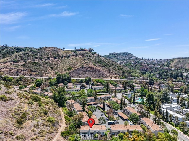 5927 E Creekside Avenue, Orange CA: https://media.crmls.org/medias/b9bffbb7-47e2-4ee8-be50-66759b701a15.jpg