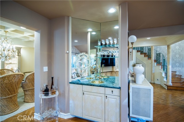 Detail Gallery Image 9 of 41 For 5770 E Lucia, Long Beach,  CA 90803 - 4 Beds | 1/2 Baths