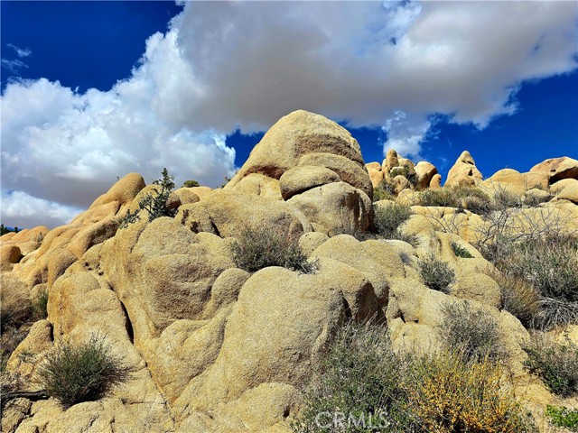 57710 Bandera Road, Yucca Valley CA: https://media.crmls.org/medias/b9c1a42e-9992-426f-b2ee-1aa3b42eb560.jpg