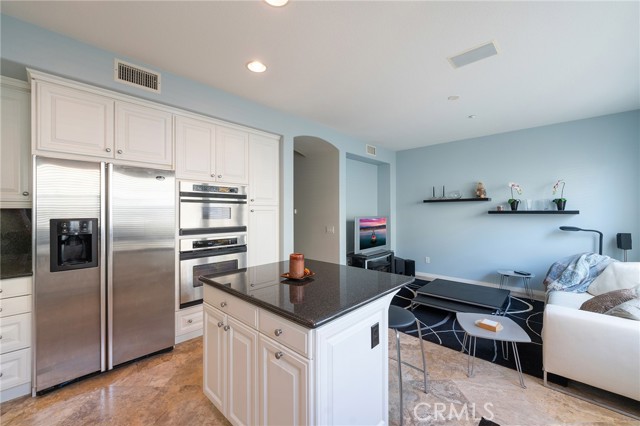 Detail Gallery Image 10 of 49 For 6267 Pacific Pointe Dr, Huntington Beach,  CA 92648 - 3 Beds | 2/1 Baths