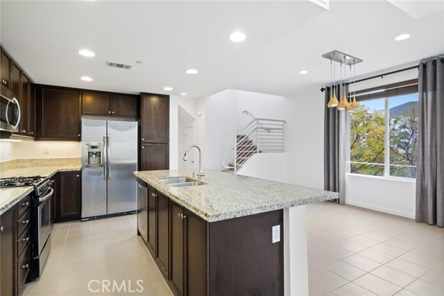 Image 18 of 26 For 555 Rockefeller