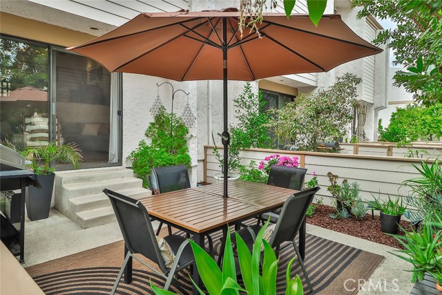 21025 Lemarsh Street, Chatsworth CA: https://media.crmls.org/medias/b9c2b9e9-3ad5-4ff2-bf9f-a843ed78a8cf.jpg