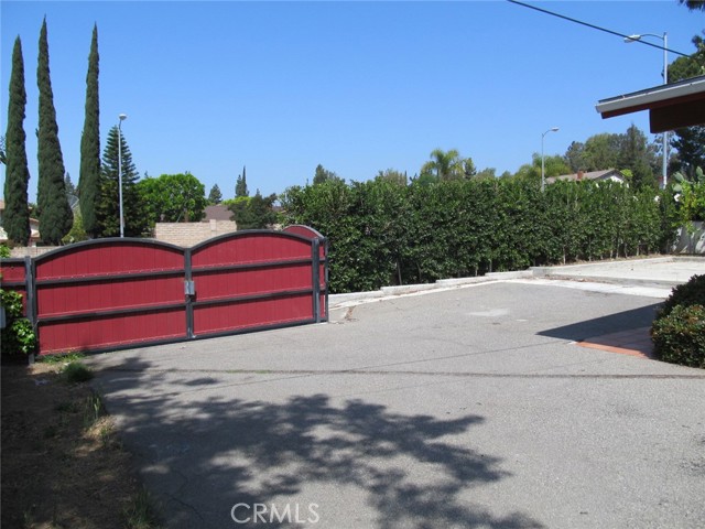 Detail Gallery Image 3 of 31 For 9350 Balboa Bld, Northridge,  CA 91325 - 4 Beds | 2/1 Baths