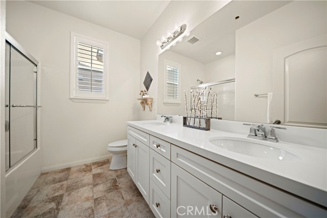 Detail Gallery Image 12 of 36 For 28243 Houston Ct, Saugus,  CA 91350 - 4 Beds | 4 Baths