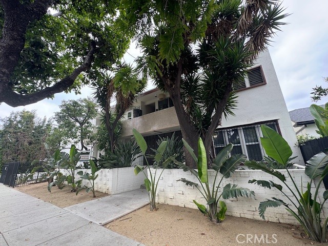 7730 Lexington Ave. #102, West Hollywood CA: https://media.crmls.org/medias/b9c4d492-51e6-41c9-b806-f6e428951bd4.jpg