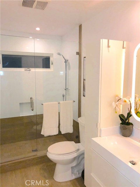 Detail Gallery Image 35 of 52 For 5714 Vantage Ave, Valley Village,  CA 91607 - 4 Beds | 3 Baths