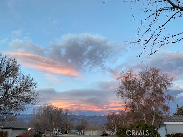 https://media.crmls.org/medias/b9c53843-3c46-4ce3-b97e-f06a84639664.jpg?preset=X-Large