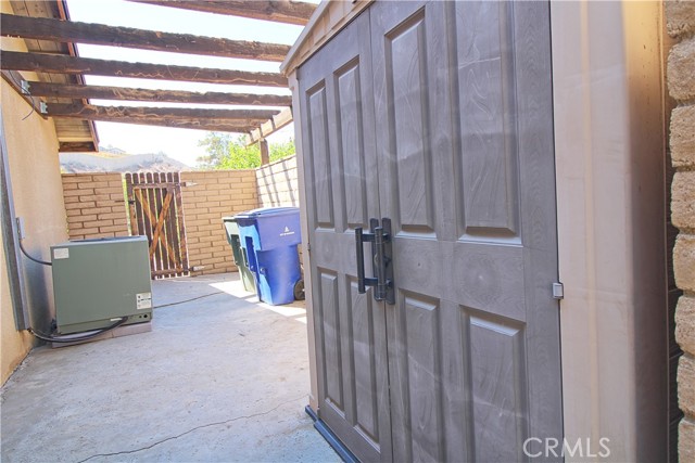 711 HACIENDA Drive, Riverside CA: https://media.crmls.org/medias/b9c53b1c-a97e-4326-92b5-f092707ae679.jpg