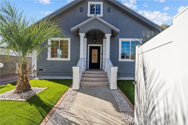 6223 Simpson, North Hollywood CA: https://media.crmls.org/medias/b9c5914f-65c5-4105-8c7d-6ec9608bf951.jpg