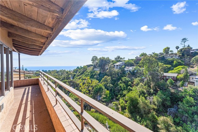 Detail Gallery Image 7 of 36 For 967 Meadowlark Ln, Laguna Beach,  CA 92651 - 3 Beds | 3/1 Baths