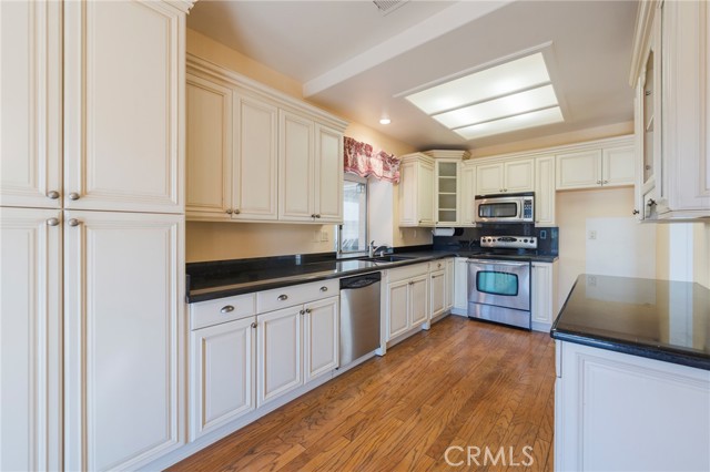 Detail Gallery Image 12 of 46 For 24181 via Prima Vera, Murrieta,  CA 92562 - 2 Beds | 2/1 Baths