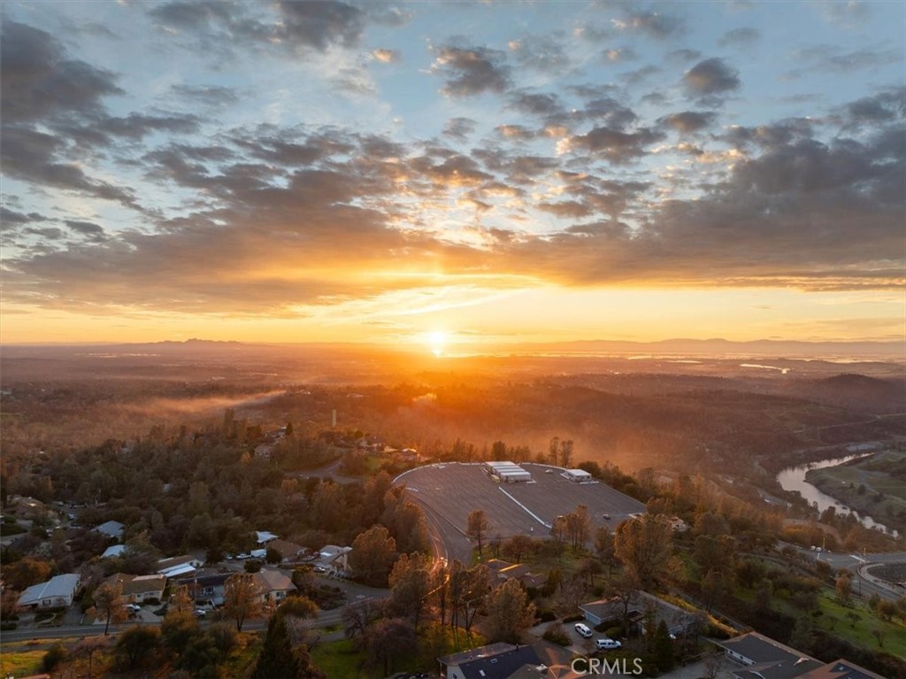 https://media.crmls.org/medias/b9c5fb4a-63fc-422f-929c-acd30025baef.jpg?preset=X-Large