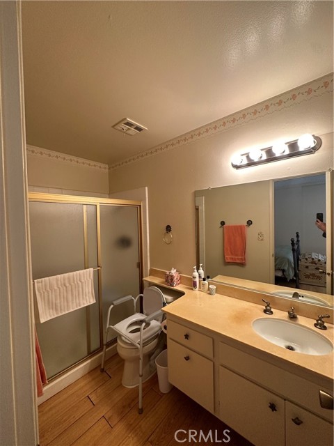 10521 Larwin Avenue, 6 photo 3