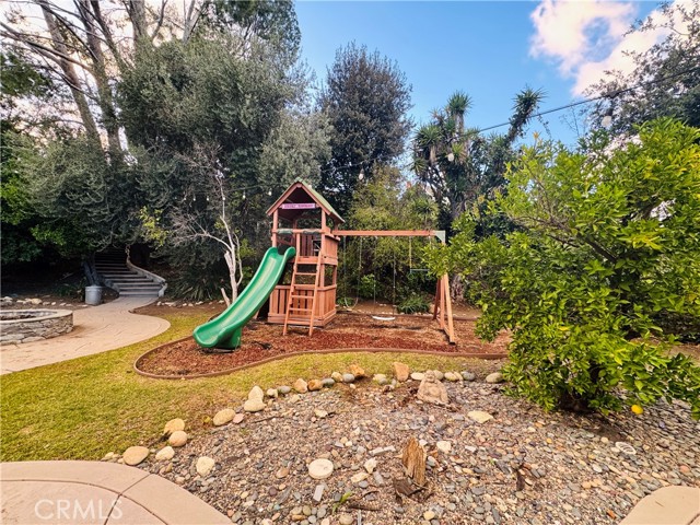 Detail Gallery Image 40 of 44 For 11905 Paso Robles, Granada Hills,  CA 91344 - 4 Beds | 3 Baths