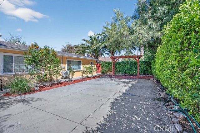 Detail Gallery Image 3 of 31 For 10353 Oro Vista, Sunland,  CA 91040 - 2 Beds | 2 Baths