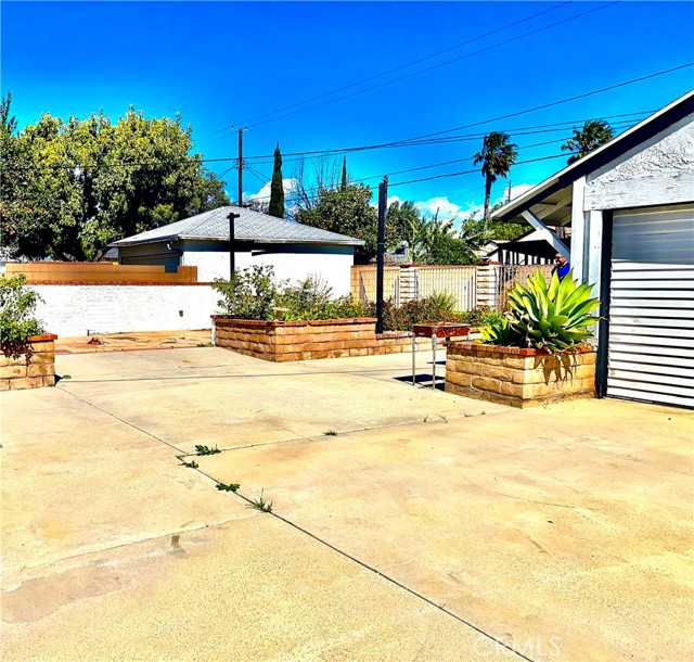 7662 Paso Robles Avenue, Van Nuys CA: https://media.crmls.org/medias/b9c78c2c-b8f4-489b-b7c5-6ececb7ab07e.jpg