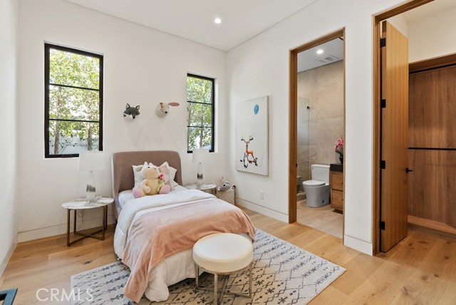 5727 Cahill Avenue, Tarzana CA: https://media.crmls.org/medias/b9c7afe1-f96d-4d1e-bd98-ae82f1779c3a.jpg