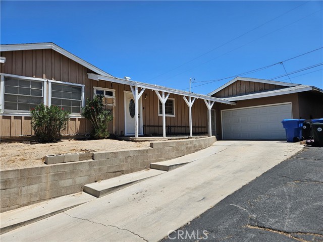 809 Arville Avenue, Barstow CA: https://media.crmls.org/medias/b9c7f37c-043f-4cb3-9fb0-56a17b2b132d.jpg