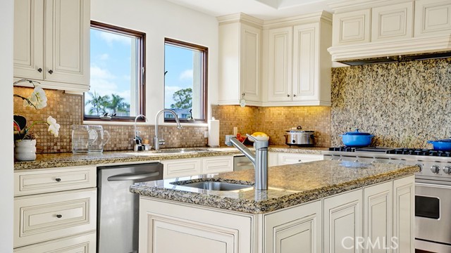 1699 Calle De Los Alamos, San Clemente CA: https://media.crmls.org/medias/b9c817b0-d7cc-4e10-9ab7-c24107de3f94.jpg