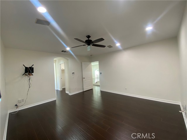 Detail Gallery Image 13 of 30 For 19303 Cohasset St, Reseda,  CA 91335 - 4 Beds | 3 Baths