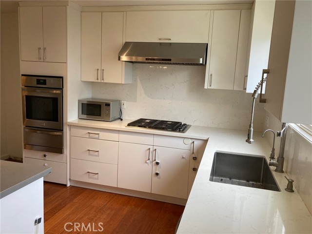 Detail Gallery Image 7 of 22 For 23464 Sylvan St, Woodland Hills,  CA 91367 - 3 Beds | 2/1 Baths
