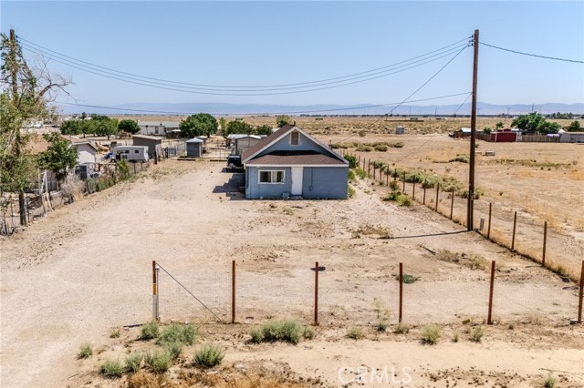 9668 W Rosamond Boulevard, Rosamond CA: https://media.crmls.org/medias/b9ca9ee5-0882-4d14-b36e-5aa308f071b3.jpg