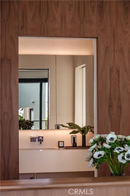 101 N Poinsettia Avenue, Manhattan Beach CA: https://media.crmls.org/medias/b9cba216-458f-4a5d-98b0-d4125733af0b.jpg