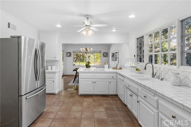 Detail Gallery Image 16 of 38 For 1635 San Pasqual, Pasadena,  CA 91106 - 4 Beds | 3 Baths