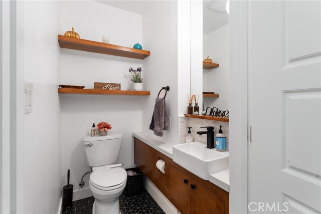 4835 Almidor Avenue, Woodland Hills CA: https://media.crmls.org/medias/b9cc0505-7eab-4fa2-86b0-445fad2340d5.jpg