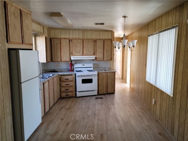 160 Willow, Oroville CA: https://media.crmls.org/medias/b9cc290d-cd8e-4793-aa67-5541d1b38dc4.jpg