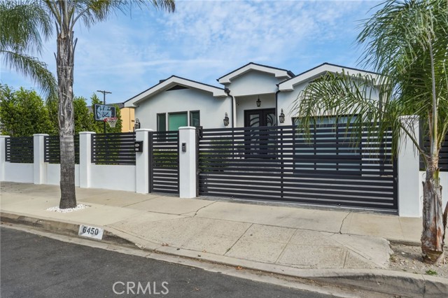 Detail Gallery Image 2 of 48 For 6450 Teesdale Ave, North Hollywood,  CA 91606 - 3 Beds | 3 Baths