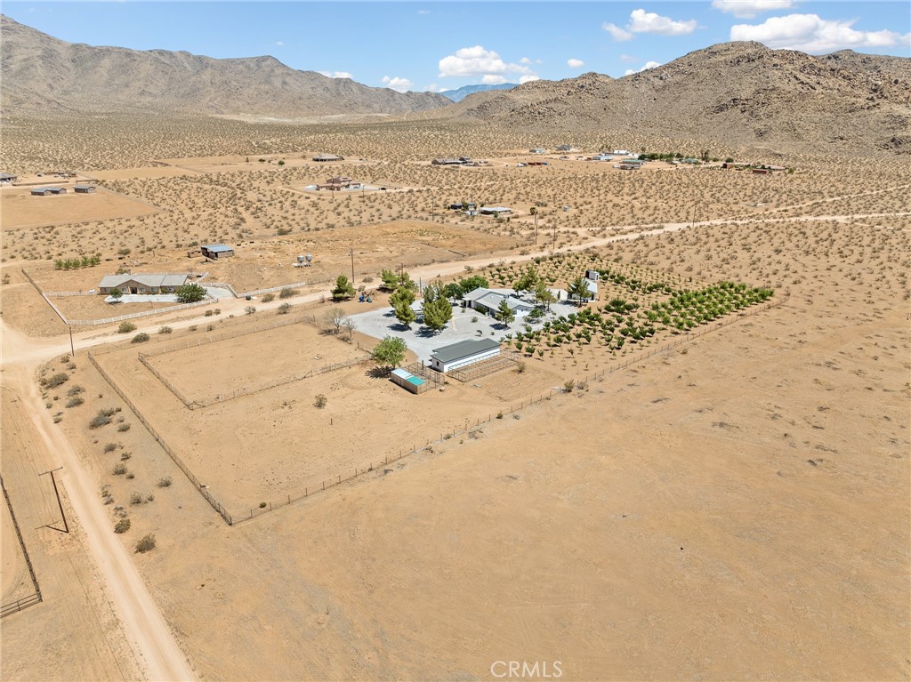 https://media.crmls.org/medias/b9cc3e3e-e68e-4e77-8a01-b716b816c010.jpg?preset=X-Large