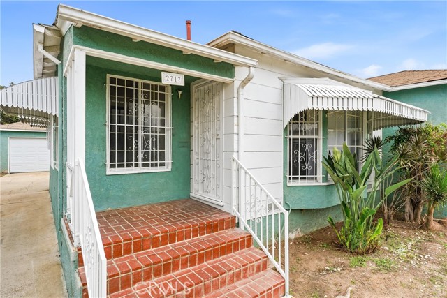 Detail Gallery Image 4 of 35 For 2717 W Tichenor, Compton,  CA 90220 - 4 Beds | 2 Baths