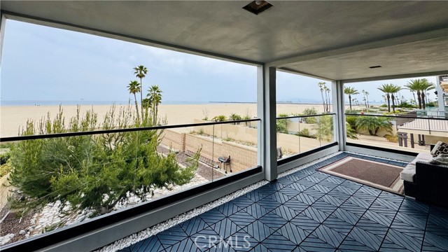 Detail Gallery Image 2 of 12 For 600 Ocean, Seal Beach,  CA 90740 - 4 Beds | 4 Baths